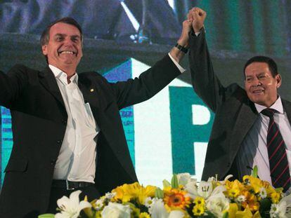 Bolsonaro e o general Hamilton Mourão, candidato a vice-presidente. 