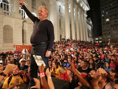 Lula, durante um ato em Curitiba em 28 de março.