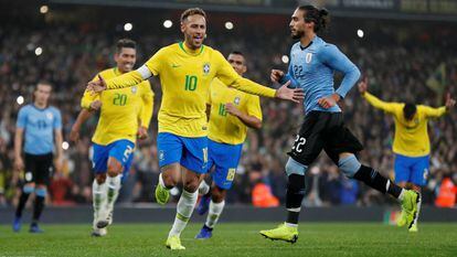 Neymar marcou, de pênalti, o gol da vitória brasileira sobre o Uruguai.