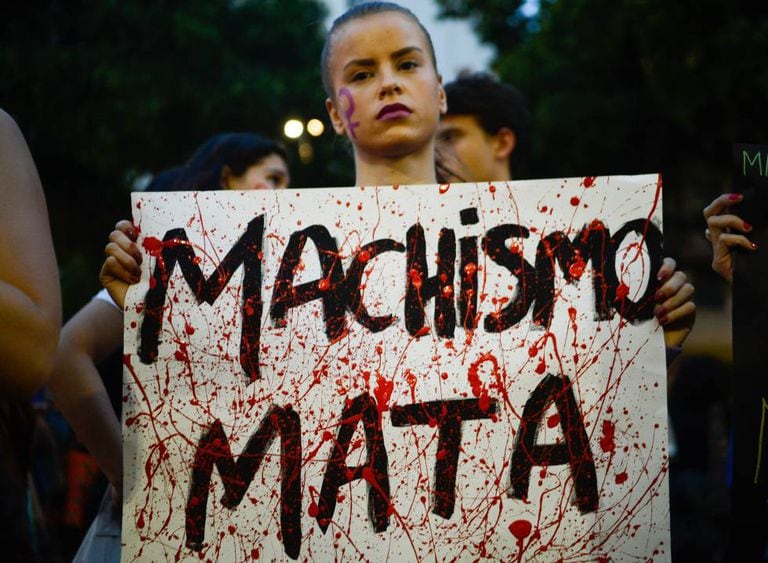 Mulheres fazem ato no Rio, em junho.
