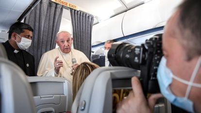 Francisco, durante a coletiva no avião papal no retorno de sua viagem ao Chipre e à Grécia.
