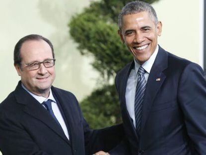 O presidente francês, François Hollande, recebe o presidente dos EUA, Barack Obama, na cúpula de Paris em 30 de novembro.