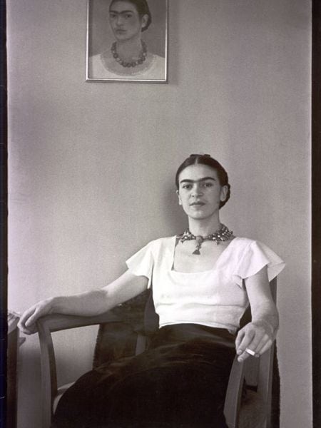 Frida Kahlo no hotel Barbizon Plaza, de Nova York, em 1931.