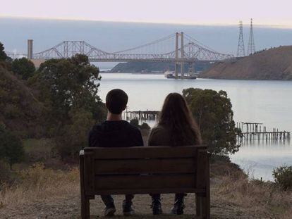 Dylan Minnette e Katherine Langford na série de Netflix 'Thirteen Reasons Why'.