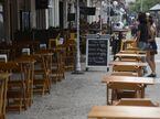 No Rio de Janeiro, bares e restaurantes não têm caixa para atravessar crise.