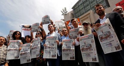 Concentração em defesa da liberdade de imprensa em Istambul