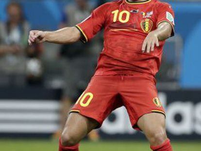 Eden Hazard controla a bola durante o Mundial.