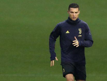 Cristiano Ronaldo treina para enfrentar ex-clube em Turim.