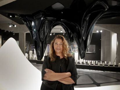 Zaha Hadid na exposição 'Beyond Boundaries, Art and Design', da Ivorypress, realizada em Madri, em 2012.