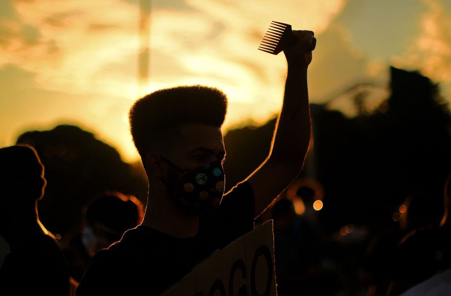 Manifestantes do movimento 'Vidas Negras Importam' participam de ato contra o racismo em 7 de junho, no Rio de Janeiro.