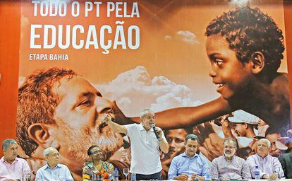 O ex-presidente Lula em ato na Bahia pela educação, em outubro de 2015.