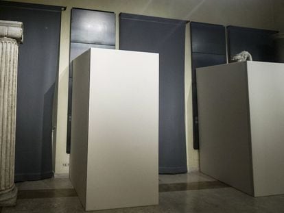 Estátuas cobertas nos Museus Capitolinos pela visita de Rohani.