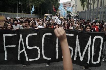Estudantes da Universidade Federal do Rio mobilizados contra a candidatura de Jair Bolsonaro.