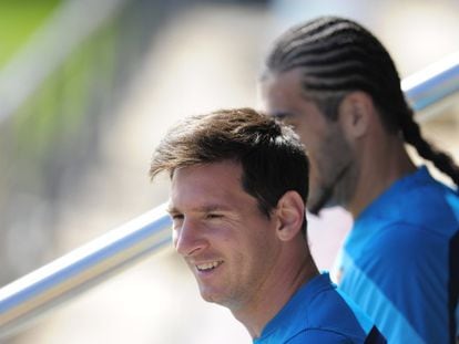 Messi com Pinto, no treinamento de hoje.
