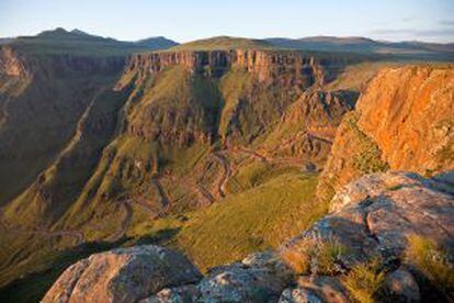 Vista do Sani Pass, nas montanhas Drakensberg, fronteira entre a África do Sul e o pequeno reino do Lesoto.
