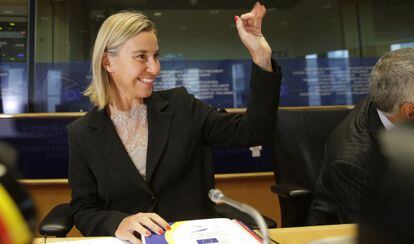A nova responsável pela diplomacia europeia, a ministra italiana de Relações Exteriores Federica Mogherini, em uma reunião ministerial em Bruxelas.