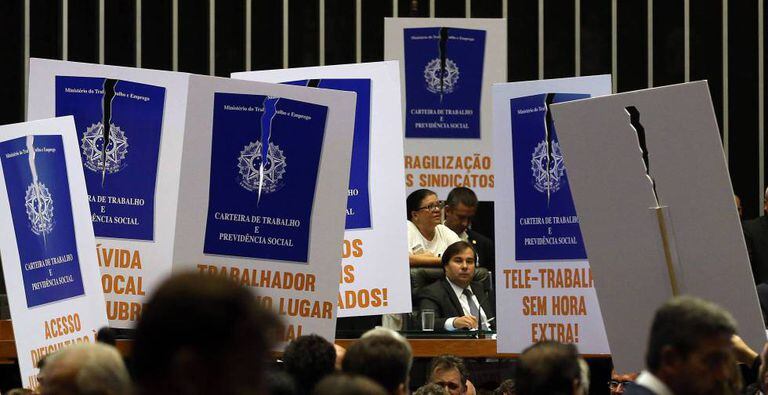 Deputados votaram em abril no plenário da Câmara o projeto que trata da reforma trabalhista.