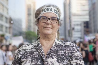 A comerciante Maria Isabel Andrade, de 59 anos, caminhava com faixas contra Eduardo Cunha. “Os verdadeiros indignados precisam ir para as ruas para tirar os verdadeiros criminosos do poder."