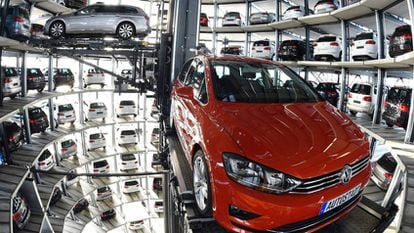 Volkswagen paralisa produção do Golf e do Passat em seis fábricas alemãs