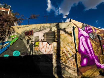 Com centenas de muros grafitados, o cinza paulistano dá espaço para o colorido dos desenhos.