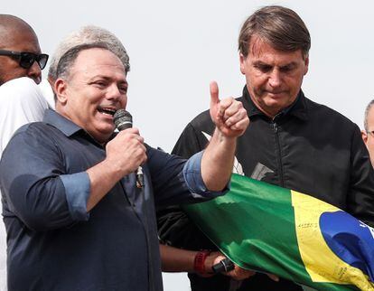 Pazuello e Bolsonaro no ato no Rio.
