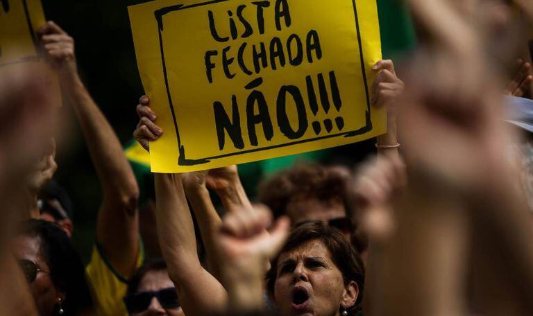 Manifestantes contra o voto em lista fechada, no último dia 31.