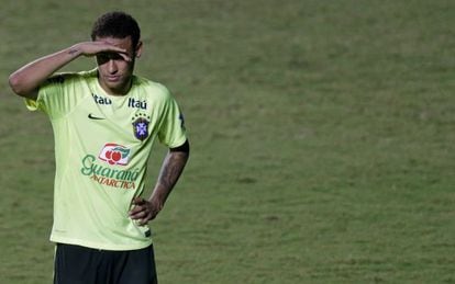 Neymar durante treino da seleção brasileira.