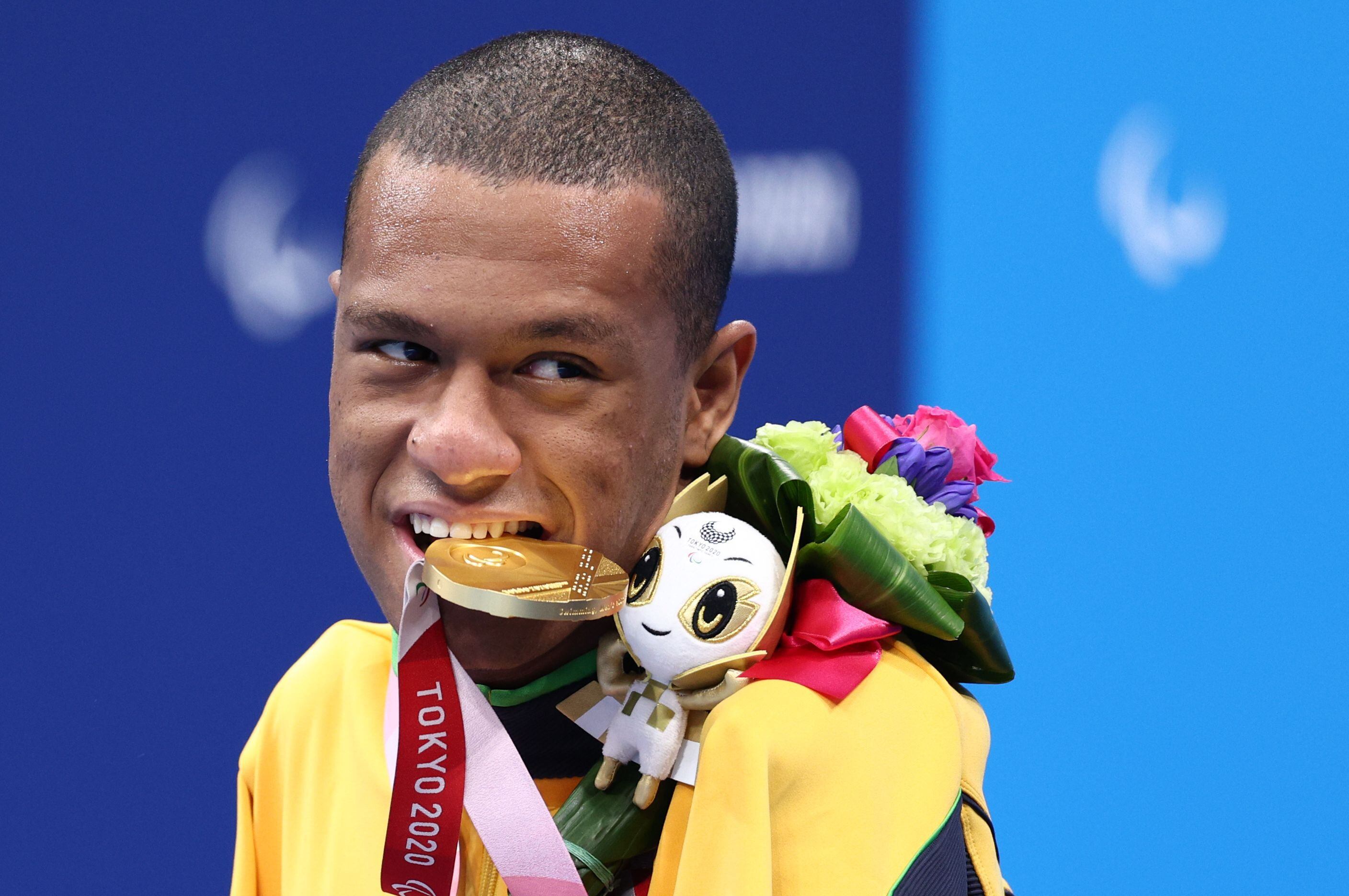 Gabriel Araújo conquistou um ouro neste domingo, dias após levar a medalha de prata. 