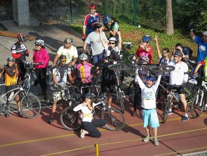 Ciclistas se manifestam a favor de uma ciclovia em São Paulo.