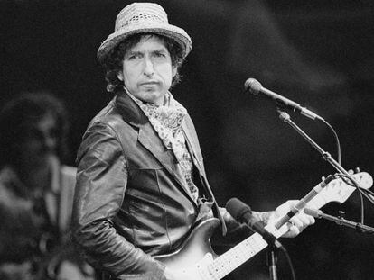 O cantautor Bob Dylan durante um concerto em Basilea, em 1984.