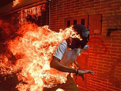A imagem vencedora do World Press Photo 2018 retrata drama da Venezuela