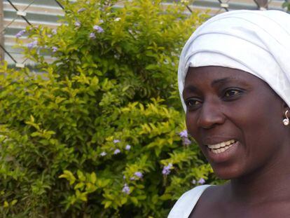 Fatoumata Jawara em sua casa, em Banjul.