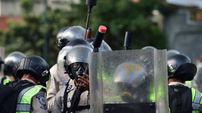 Membros da Guarda Bolivariana durante uma manifestação contra o regime de Maduro.