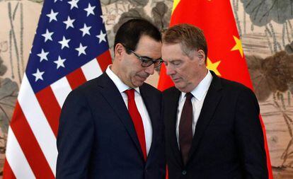 O secretário do Tesouro dos EUA, Steve Mnuchin (à esquerda), e o representante de Comércio, Robert Lighthizer, durante uma visita à China em 1º de maio