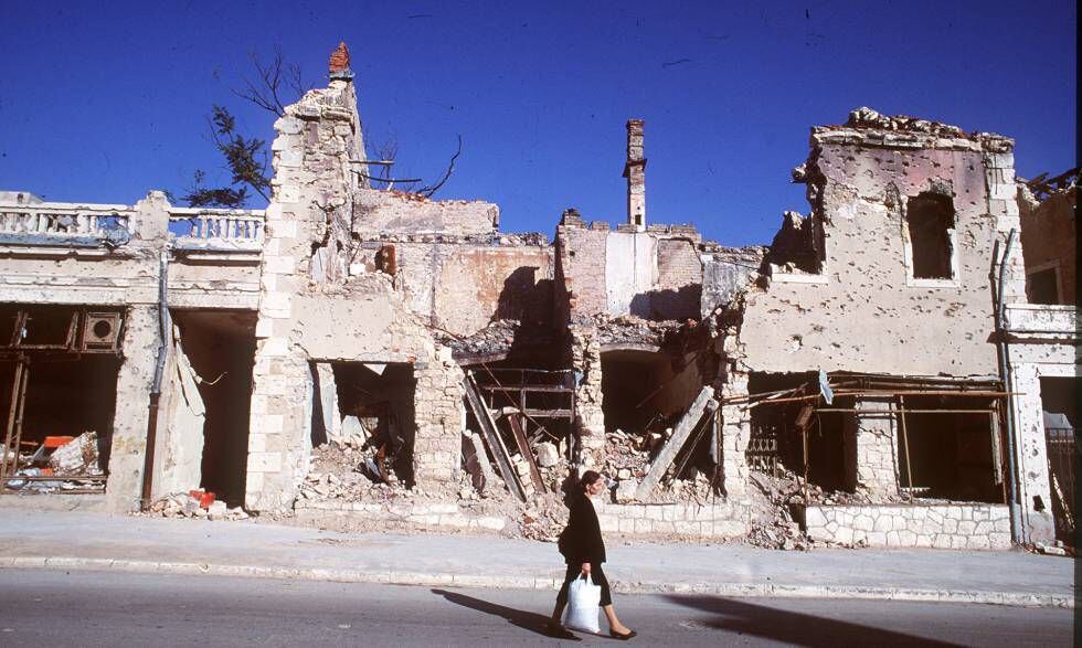 Mostar, uma das cidades bósnias mais castigadas durante a Guerra dos Bálcãs, em uma imagem de outubro de 1994.