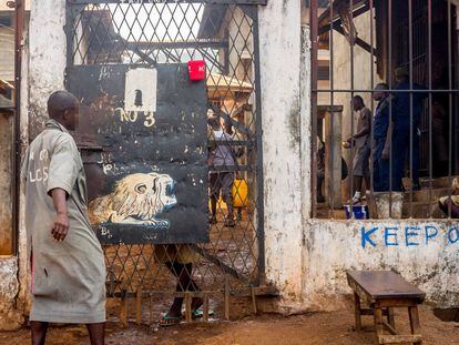 Presos em Freetown, a redenção impossível em Serra Leoa