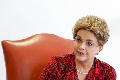 Dilma no encontro com os correspondentes.