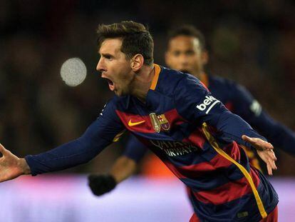 Messi celebra seu gol de falta contra o Espanyol.