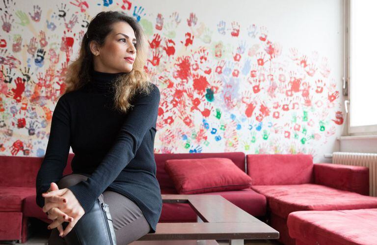 A iraniana Somayeh Zarifie no centro de refugiados de Berlim onde vive.