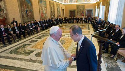 O papa Francisco recebe o secretário geral da ONU, Ban Ki-Moon, e a junta de chefes executivos das Nações Unidas.