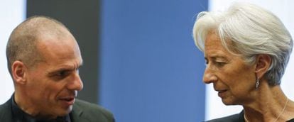 Varufakis e Lagarde durante a reunião do Eurogrupo em Luxemburgo em 18 de junho.
