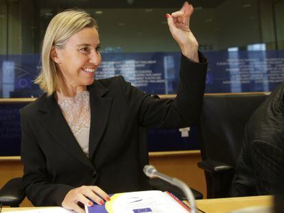 A nova responsável pela diplomacia europeia, a ministra italiana de Relações Exteriores Federica Mogherini, em uma reunião ministerial em Bruxelas.