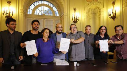 Vereadores do PSOL, NOVO e PSDB, unidos para levar o impeachment de Crivella para a Câmara.