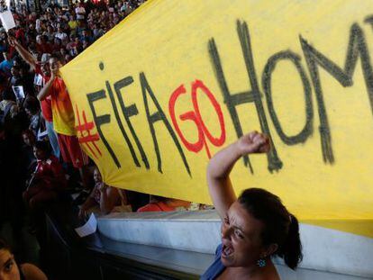 Um protesto recente em Bras&iacute;lia contra a Copa do Mundo.