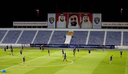 River treina no estádio do Al Ain, nos Emirados Árabes.