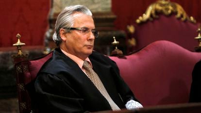 O juiz Baltasar Garzón no Tribunal Supremo, em Madri, na primeira jornada do julgamento por prevaricação, em 2012.