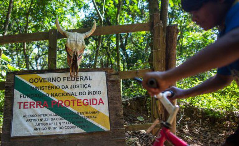 Portão de entrada da terra Tekoa Itakupe.