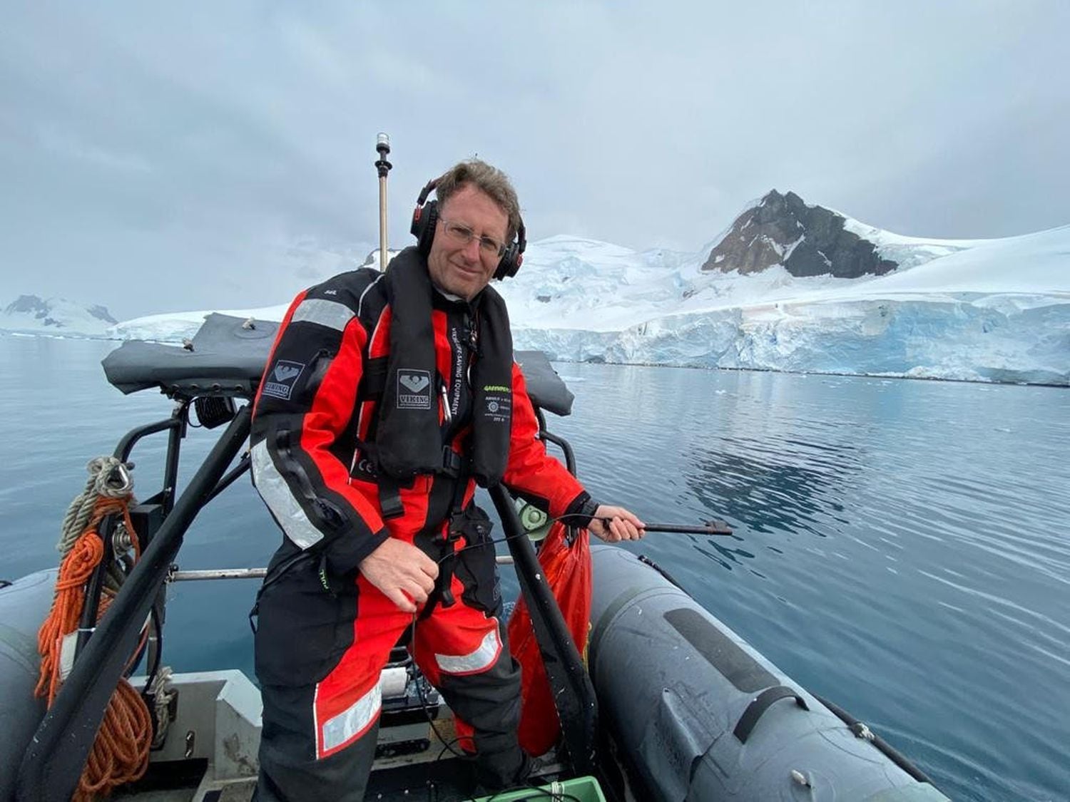 O biólogo marinho Tim Lewis, outro integrante da expedição do Greenpeace.