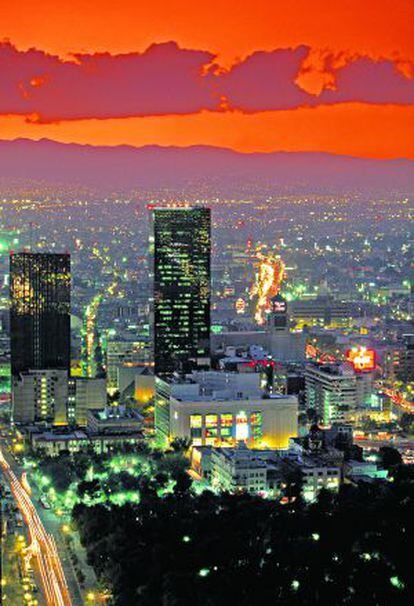 Vista noturna do distrito financeiro da Cidade do México.