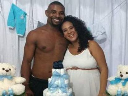Rodrigo e a mulher dele, Thayssa, no chá de bebê de um dos filhos